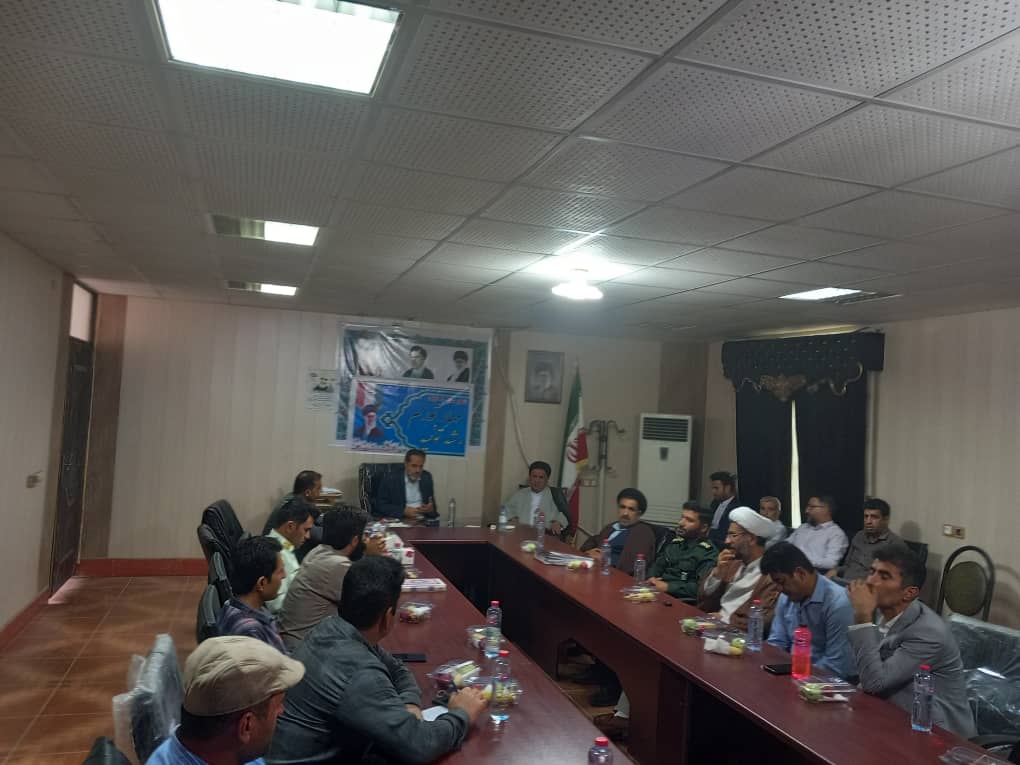 مراسم تجلیل از دهیاران بخش سوق با حضور نماینده و مسولان شهرستان برگزار شد/تصاویر