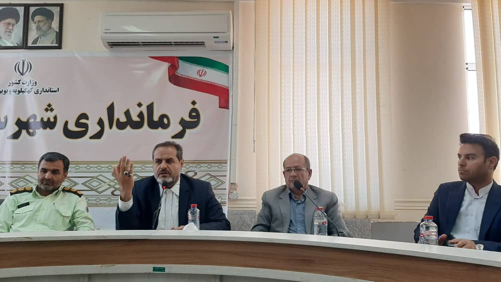 جلسه ستاد مدیریت بحران شهرستان کهگیلویه برگزار شد/فرماندار:روزانه ۱۰ تا ۱۵ آتش سوزی در کهگیلویه گزارش می شود/تجلیل از 2 فعال زیست محیطی مهار آتش تصاویر