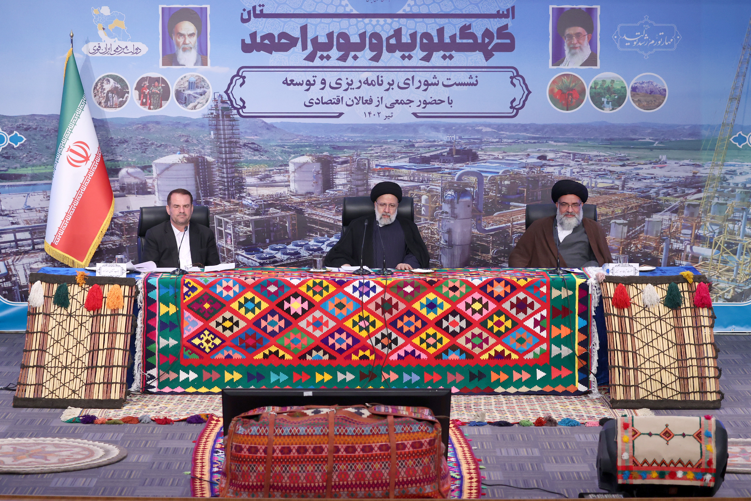 دکتر رئیسی در نشست شورای برنامه‌ریزی و توسعه و فعالان اقتصادی کهگیلویه و بویراحمد:  هویت فرهنگی کهگیلویه و بویراحمد از سرمایه‌های اصلی منطقه است که باید از آن حراست کرد/ تحول‌خواهی از ضرورت‌ها و اقتضای امروز انقلاب است