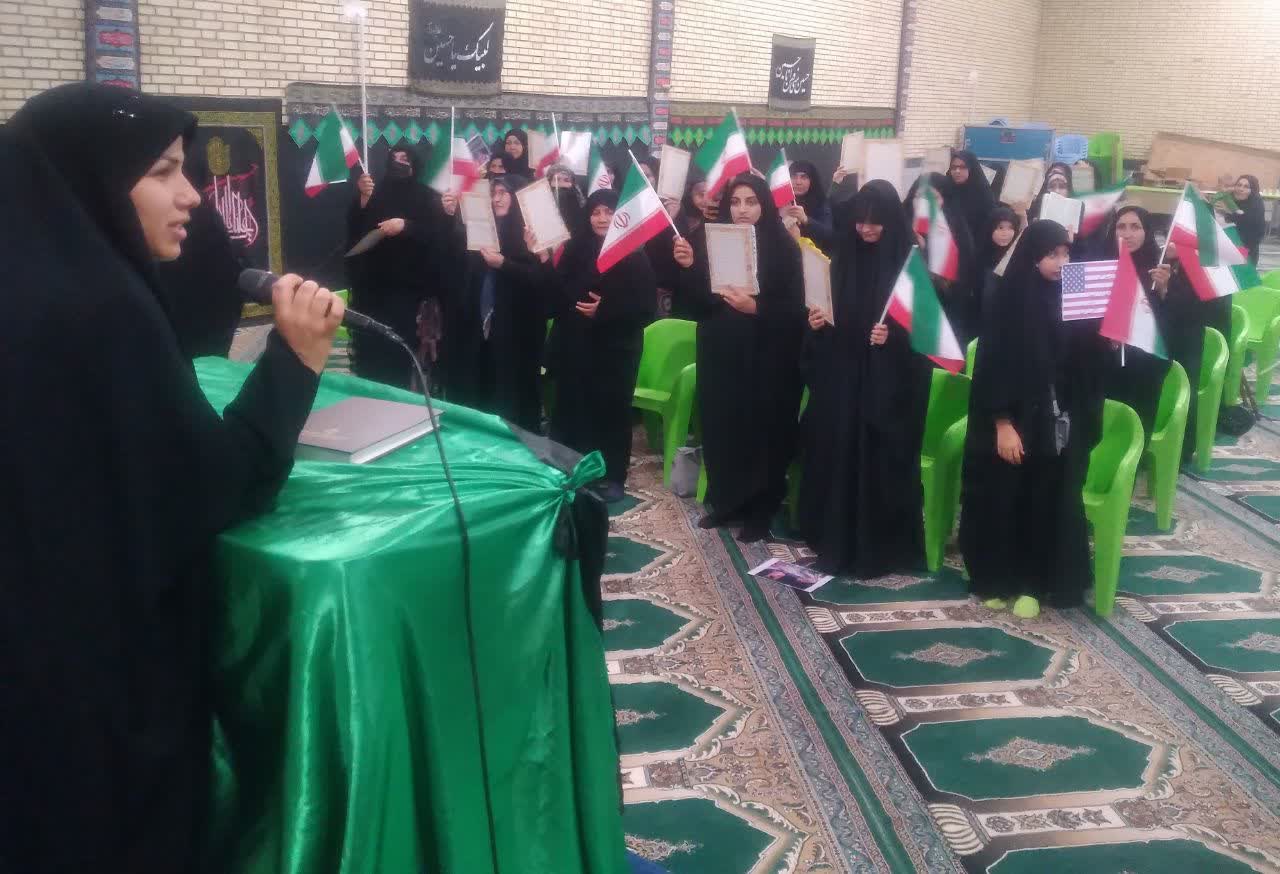 تجمع قرآن آموزان دارالقرآن صالحین ناحیه مقاومت بسیج چرام در محکومیت اهانت به قرآن/تصاویر