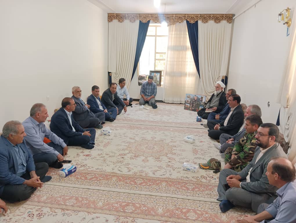 به مناسبت روز جنگل؛   دیدار معاون سیاسی و امنیتی استاندار با خانواده مسئول فقید یگان حفاظت منایع طبیعی شهرستان بویراحمد/تصاویر