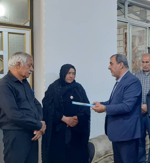 اعلام حکم شهادت مهرداد بهنام‌اصل شهید اغتشاشات سال گذشته در دهدشت/تصاویر حضور مسولان استانی و شهرستانی در منزل شهید