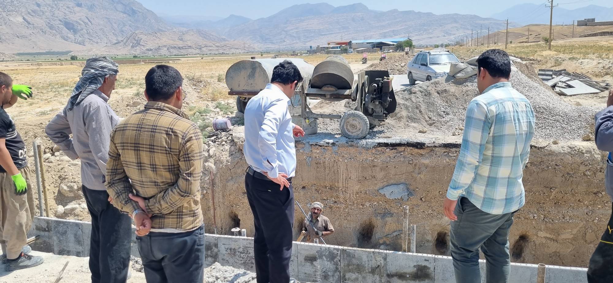 رئیس اداره راهداری و حمل و نقل جاده‌ای شهرستان چرام خبر داد: احداث 2 دستگاه پل در محور های چرام -تمبی و شیخ حسین به موگر/تصاویر