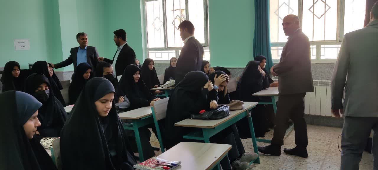 بازدید معاونین اداره کل آموزش وپروش از مدارس چاروسا