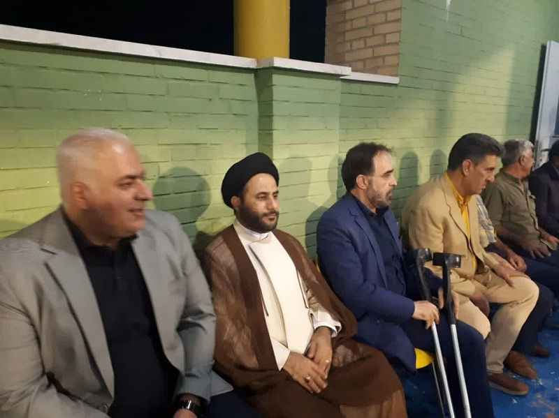 یک حضور متفاوت؛ "امام جمعه گچساران تماشاگر بازی فوتبال نفت و گاز"+تصاویر
