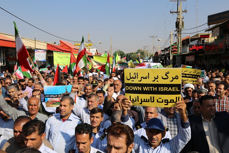 از دریچه دوربین راک‌نیوز؛ جلوه‌هایی از حضور گچسارانی‌ها در راهپیمایی ۱۳ آبان