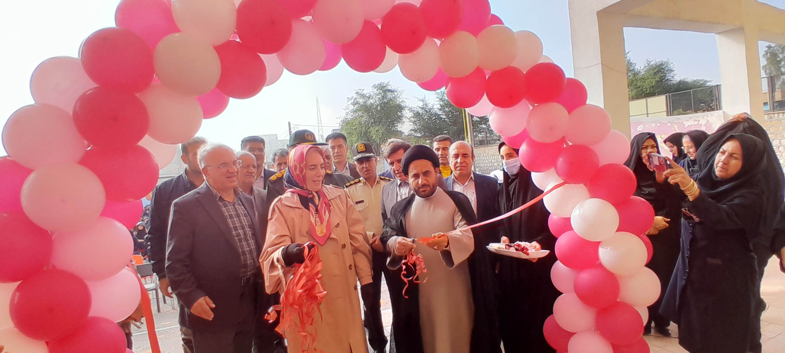 هدیه ایرانیان مقیم لندن به دانش‌آموزان گچسارانی