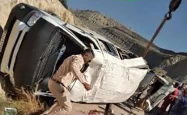 ۲ فوتی و ۱۴مصدوم در حادثه واژگونی خودروی ون در محور گچساران _ بی بی حکیمه