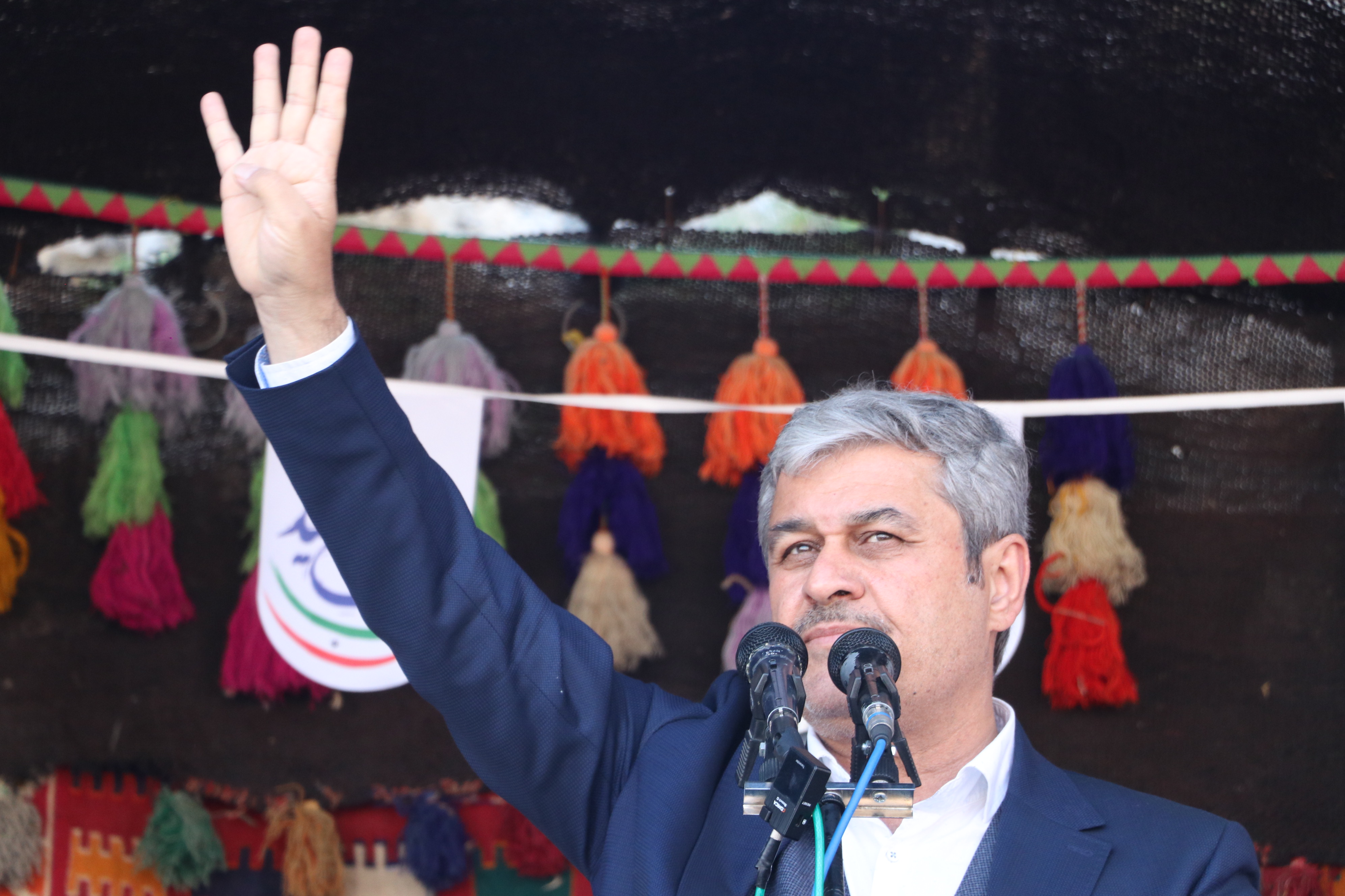 تاجگردون؛ برخی توان دیدن این را نداشتند که یک لر دهاتی کنارشان بنشیند/شایعه کردند تاجگردون برای تایید صلاحیت به شورای نگهبان رشوه داده است!