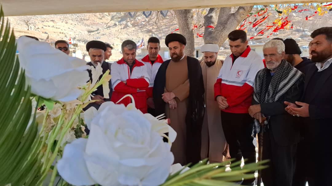 ادای احترام کارکنان هلال احمر استان کهگیلویه و بویراحمد به شهید مجیدی مهر؛ ایثار شهدا، چراغ راه امروز ملت